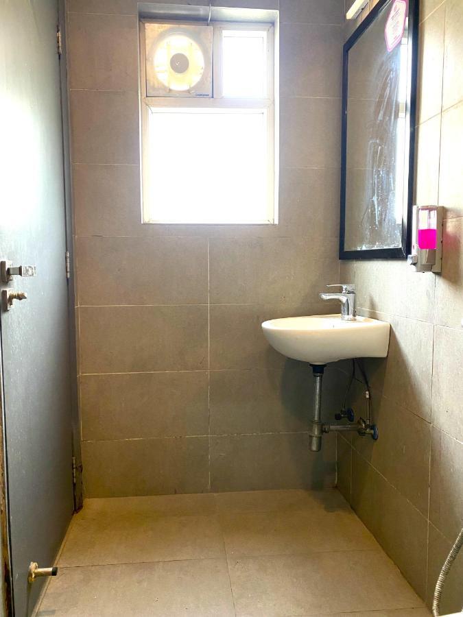 Qotel Hotel Ip Residency East Delhi Preet Vihar 뉴델리 외부 사진