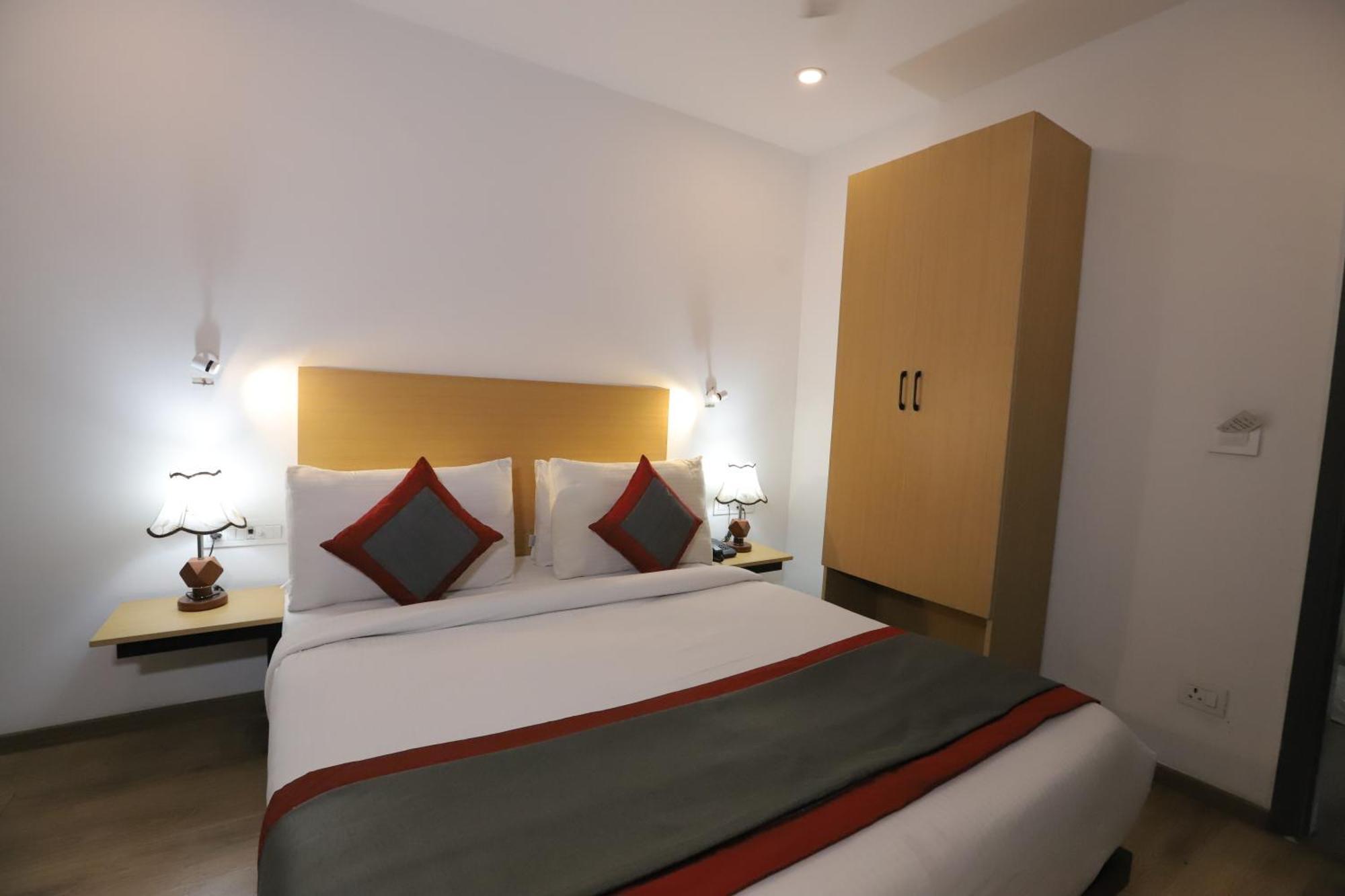 Qotel Hotel Ip Residency East Delhi Preet Vihar 뉴델리 외부 사진