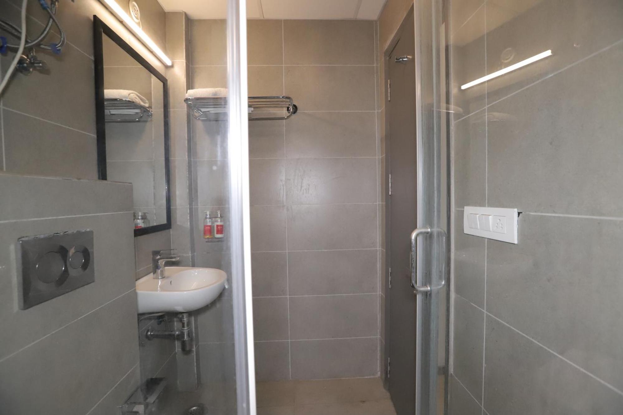 Qotel Hotel Ip Residency East Delhi Preet Vihar 뉴델리 외부 사진