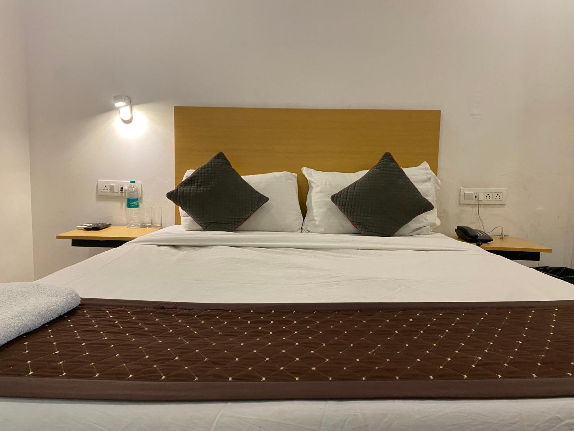 Qotel Hotel Ip Residency East Delhi Preet Vihar 뉴델리 외부 사진