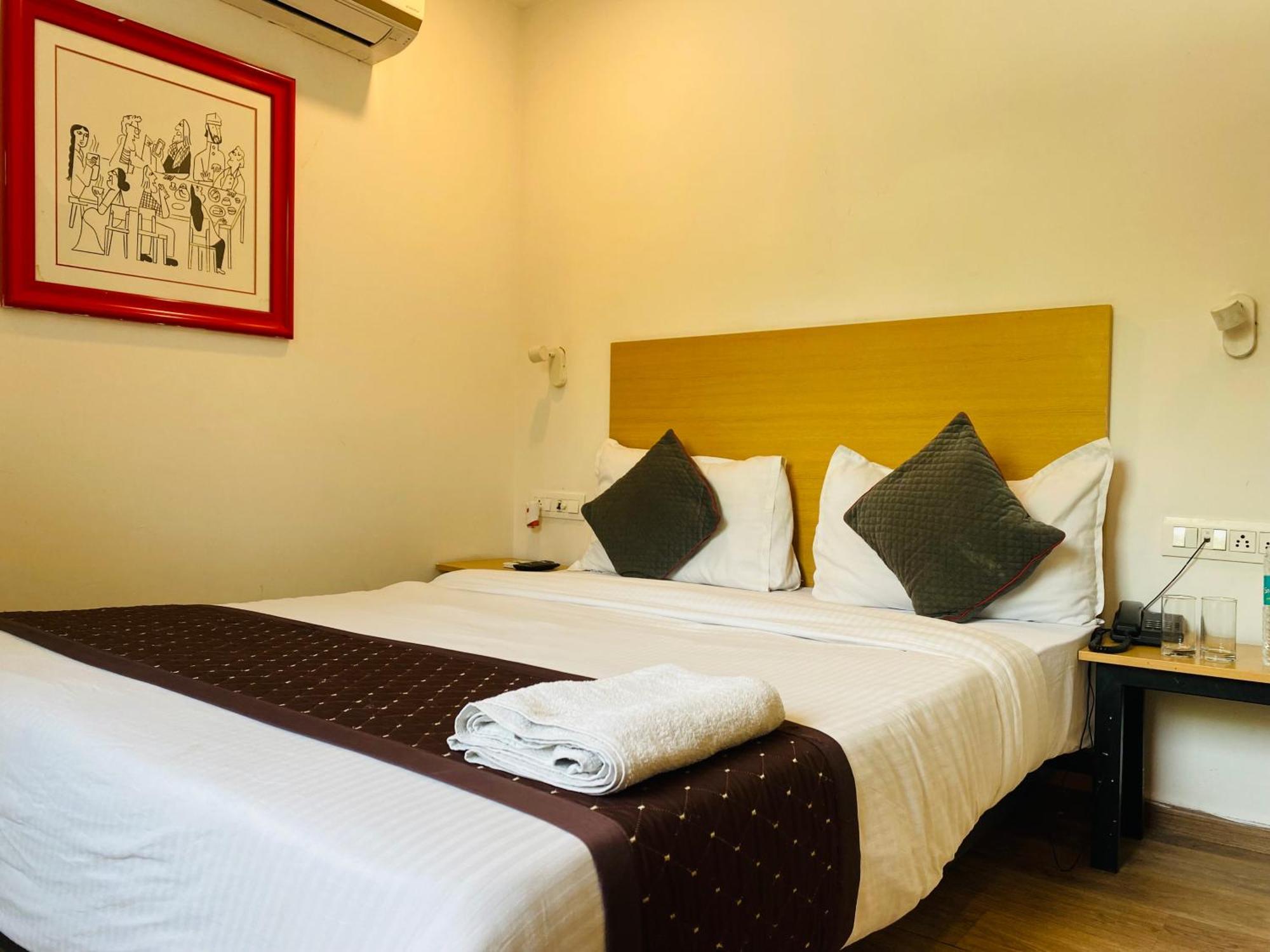Qotel Hotel Ip Residency East Delhi Preet Vihar 뉴델리 외부 사진